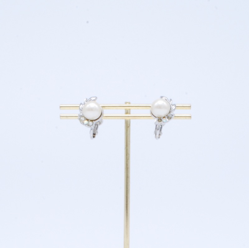 ポイントビジューのパールイヤリング(シルバー)