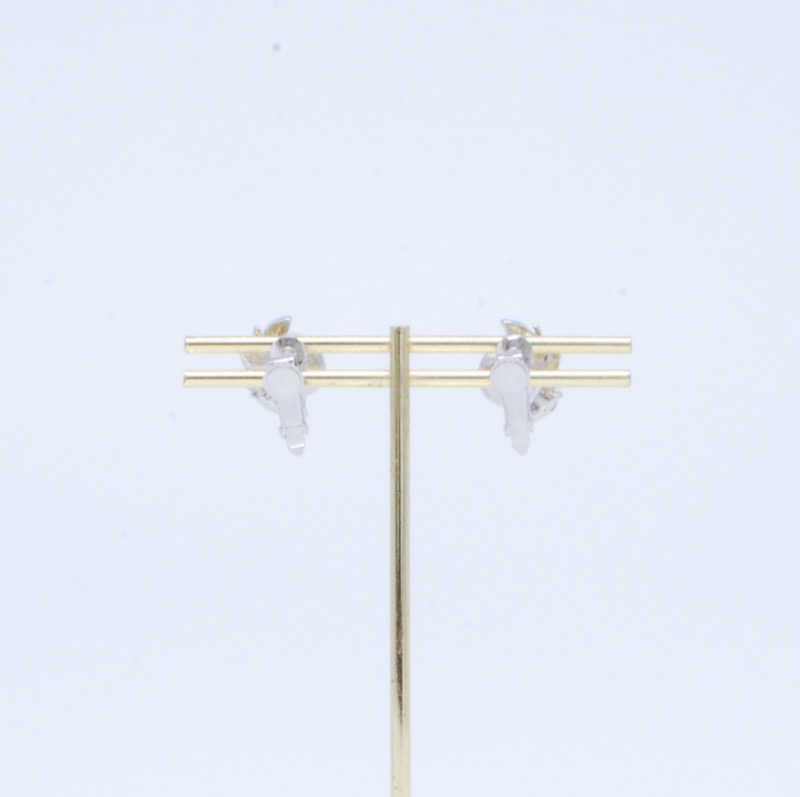 ポイントビジューのパールイヤリング(シルバー)