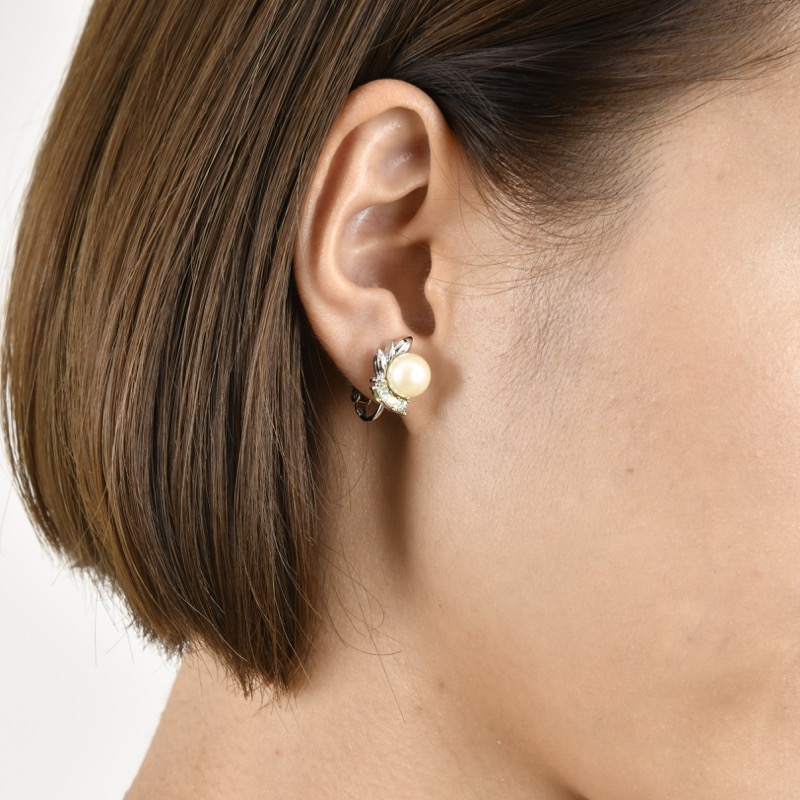 ポイントビジューのパールイヤリング(シルバー)