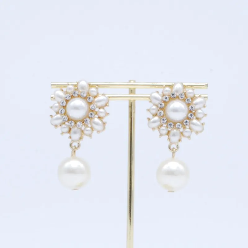 フラワーモチーフイヤリング