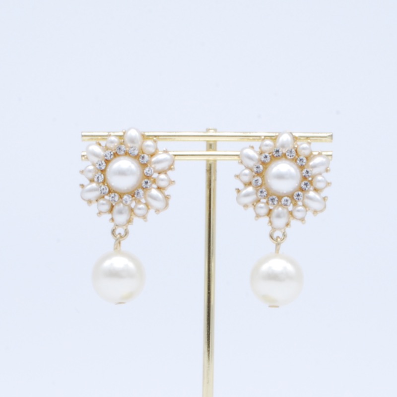 フラワーモチーフイヤリング