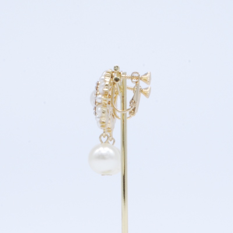 フラワーモチーフイヤリング