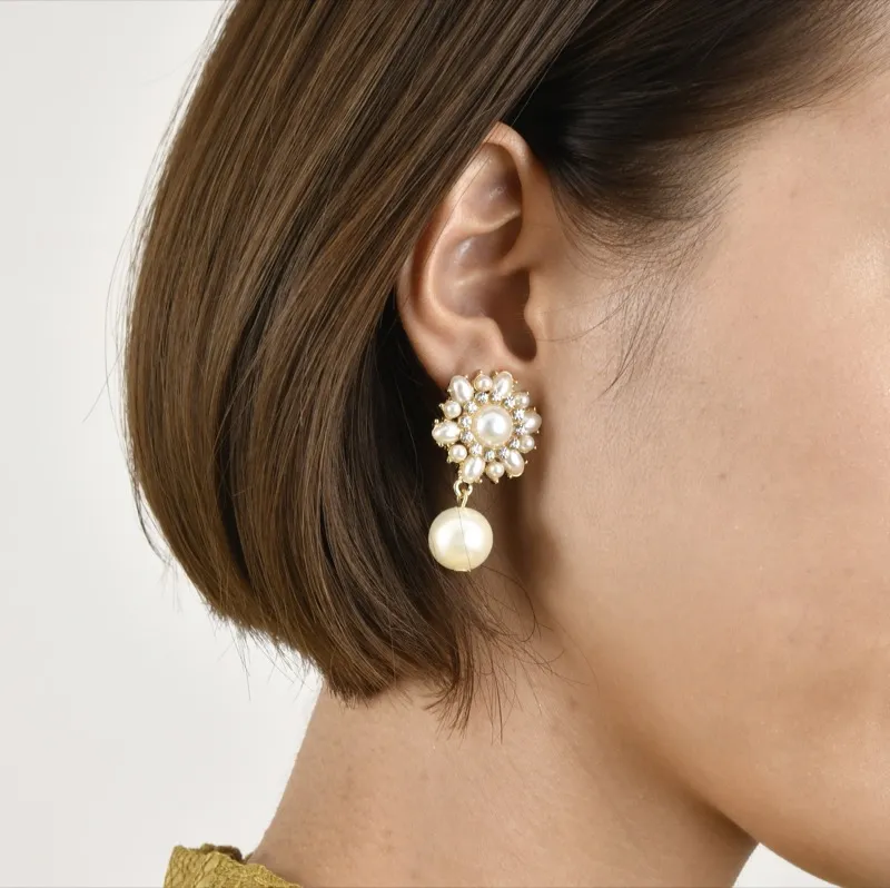 フラワーモチーフイヤリング