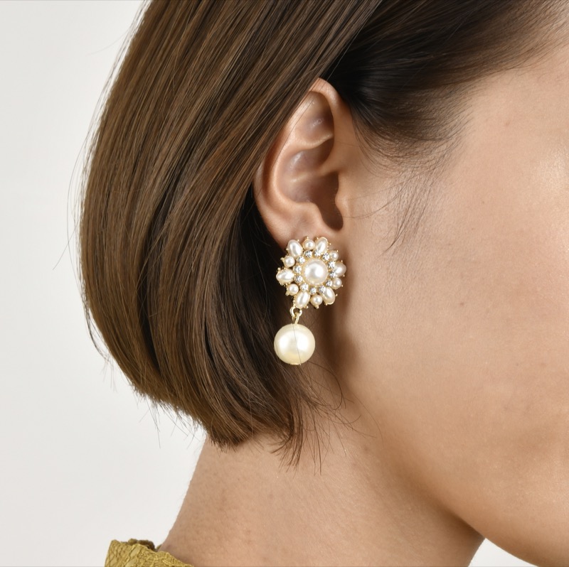 フラワーモチーフイヤリング