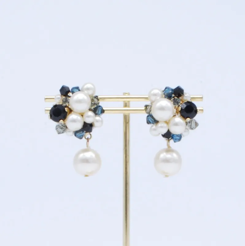 ブラック×ネイビーのストーン付きパールイヤリング
