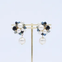 ブラック×ネイビーのストーン付きパールイヤリング