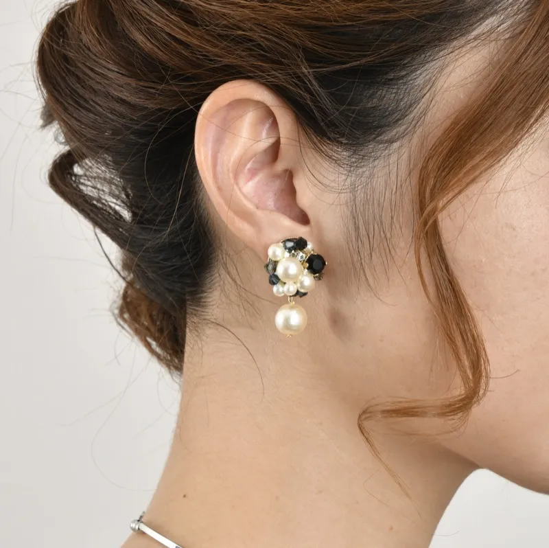 ブラック×ネイビーのストーン付きパールイヤリング