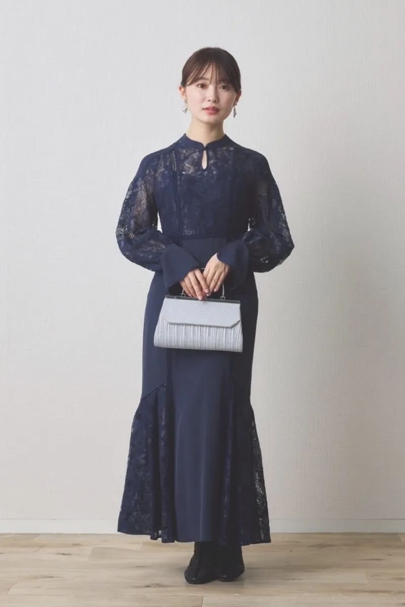 ネイビーのスイッチングレースマーメイドドレス