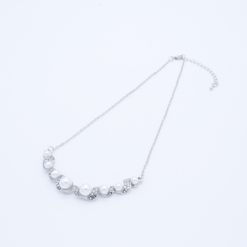 パールとビジューのツイストネックレス(シルバー)
