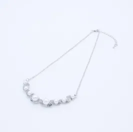 パールとビジューのツイストネックレス(シルバー)