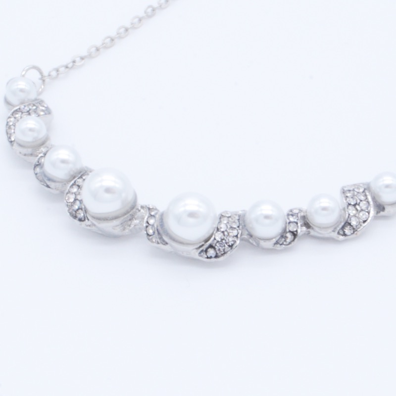 パールとビジューのツイストネックレス(シルバー)