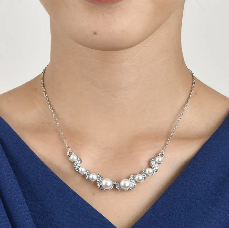 パールとビジューのツイストネックレス(シルバー)