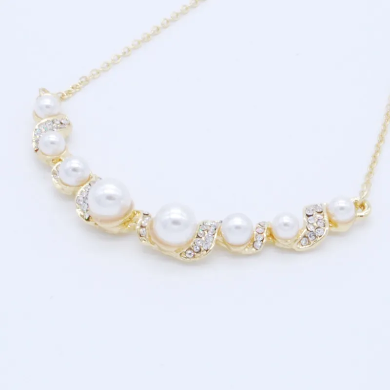 パールとビジューのツイストネックレス(ゴールド)