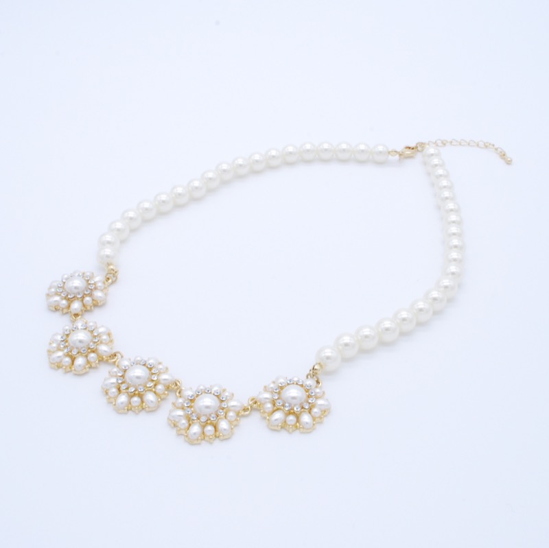 フラワーモチーフネックレス