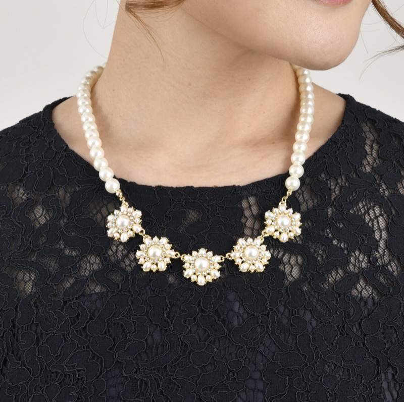 フラワーモチーフネックレス