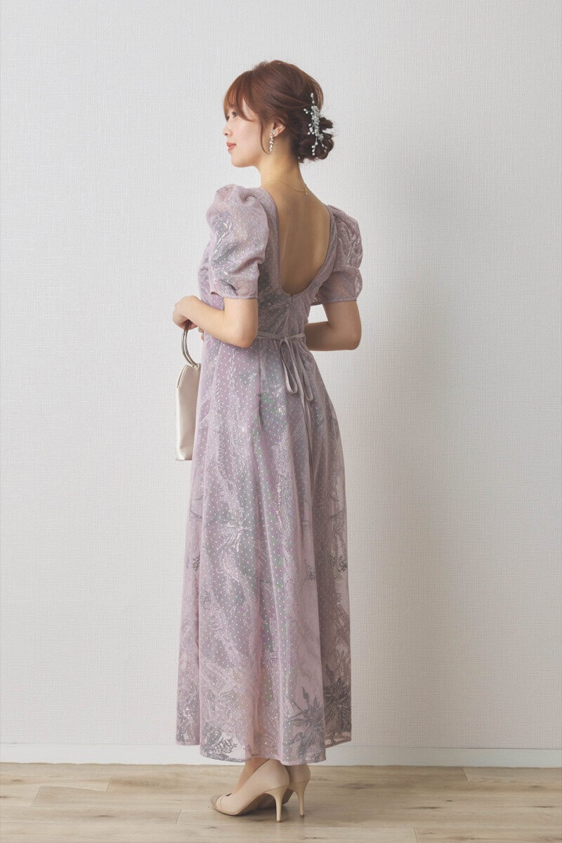 ラベンダーのバックオープンチュールドレス