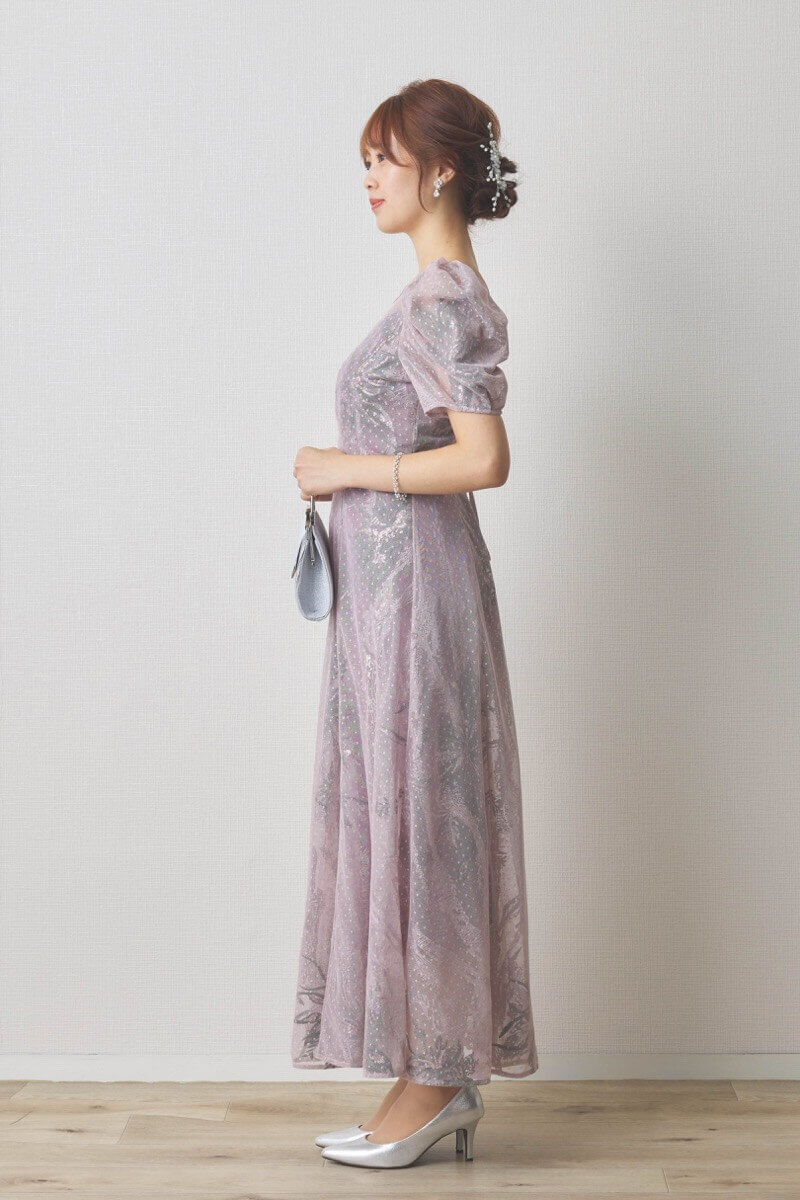 ラベンダーのバックオープンチュールドレス