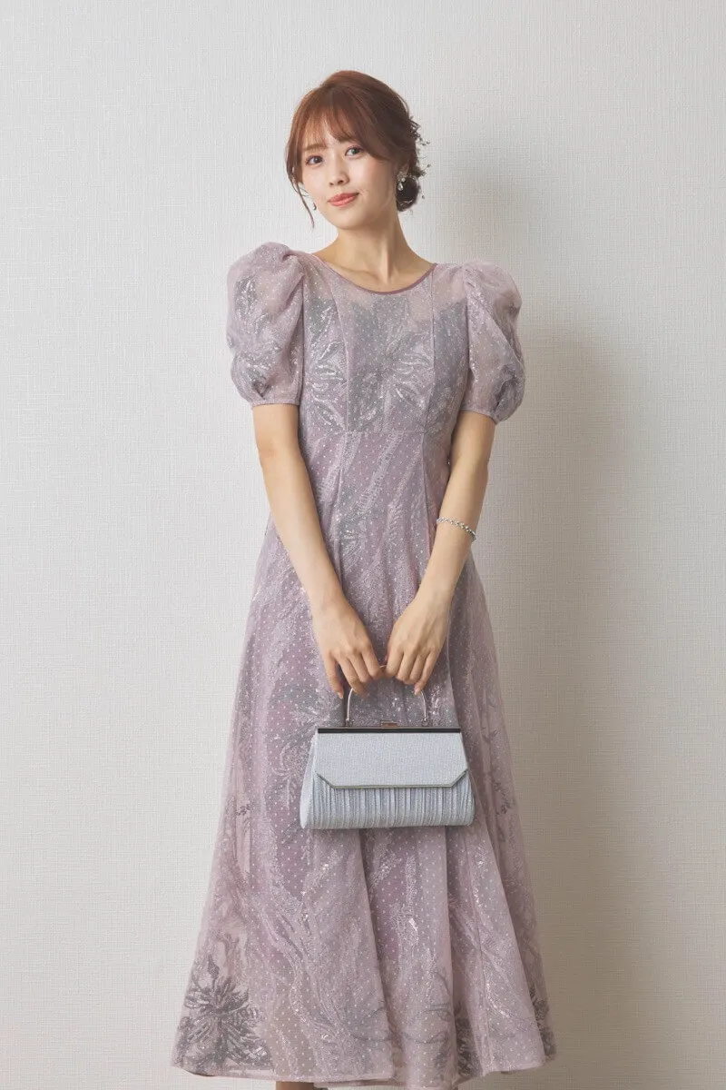 ラベンダーのバックオープンチュールドレス