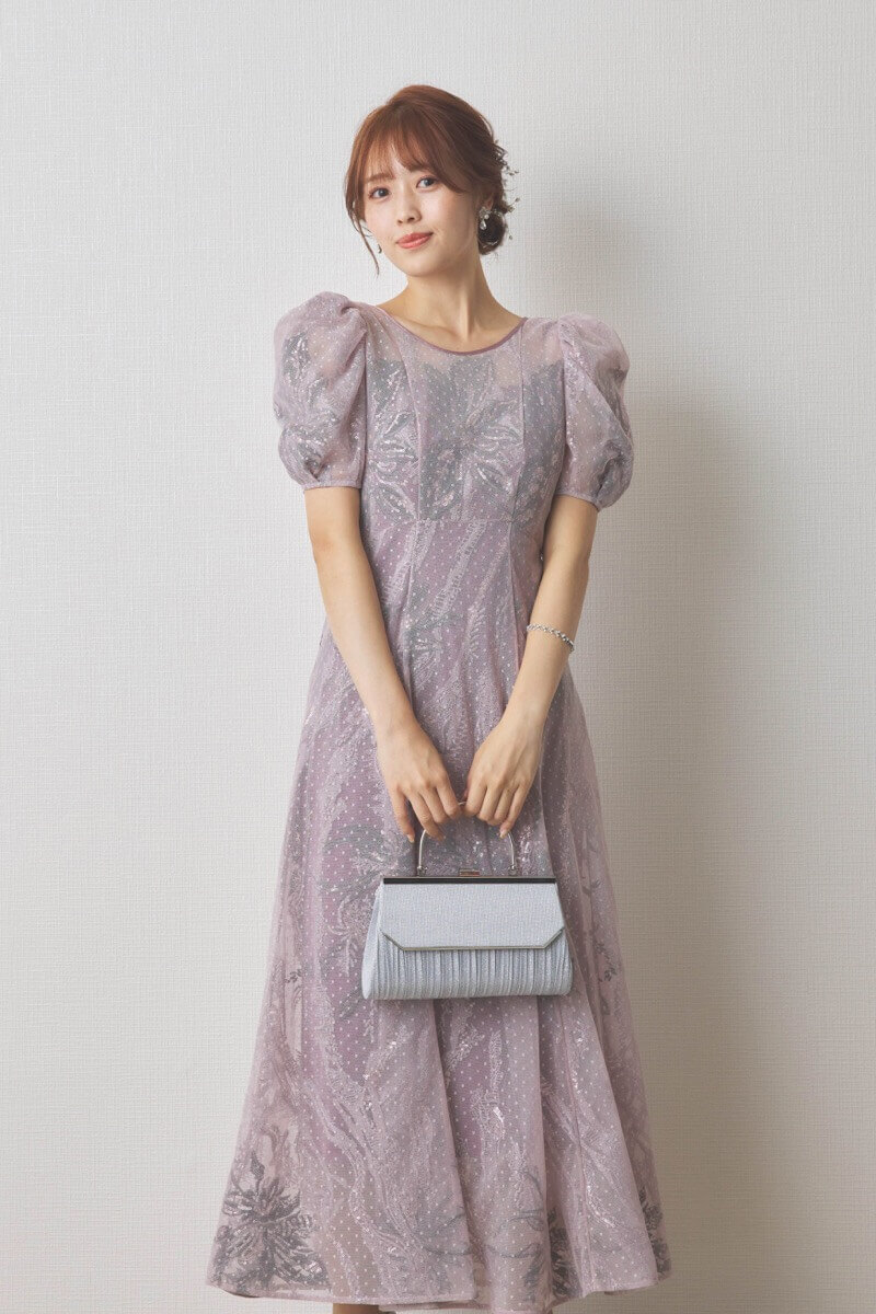 ラベンダーのバックオープンチュールドレス