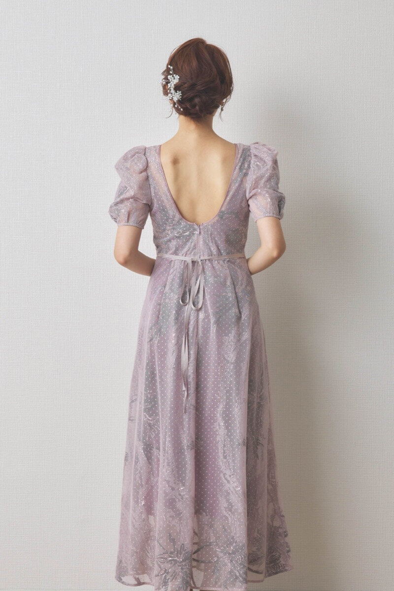 ラベンダーのバックオープンチュールドレス