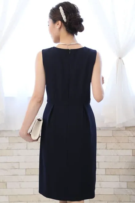 ネイビーのひざ丈Iラインドレス