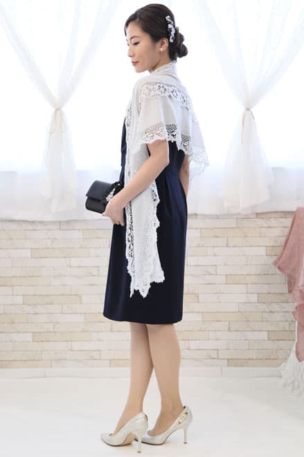 ネイビーのひざ丈Iラインドレス