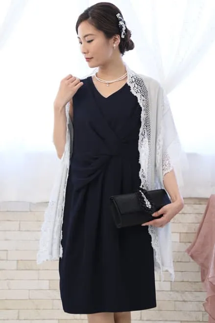 ネイビーのひざ丈Iラインドレス