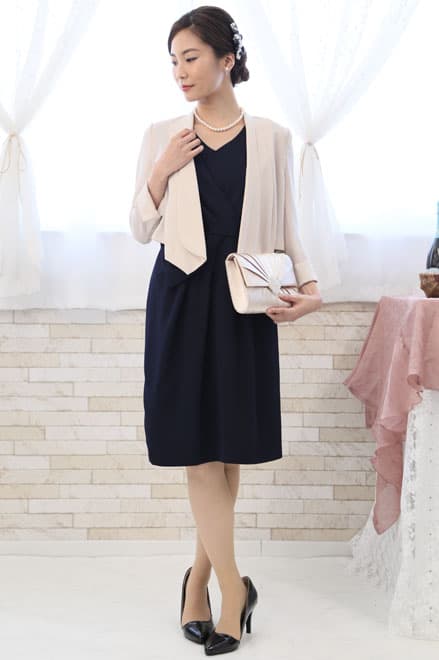 ネイビーのひざ丈Iラインドレス