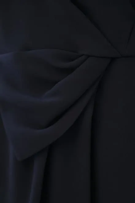 ネイビーのひざ丈Iラインドレス