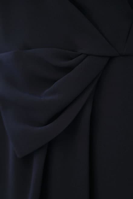 ネイビーのひざ丈Iラインドレス