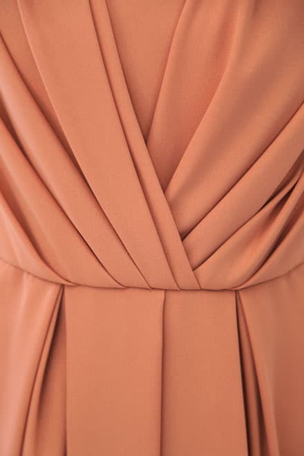 オレンジのカシュクール風タック入りドレス