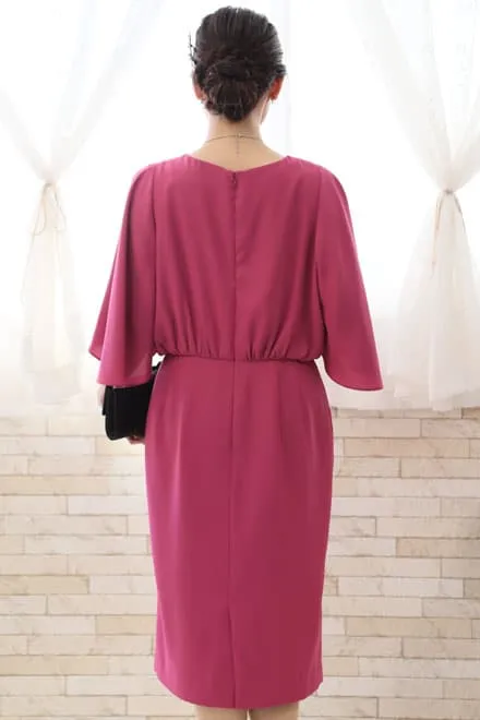 ビビットピンクのボリュームスリーブドレス