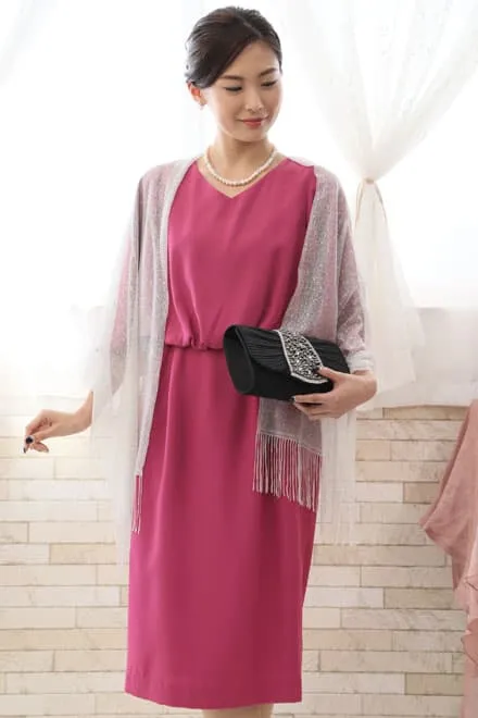 ビビットピンクのボリュームスリーブドレス