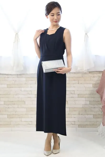 ネイビーのホルターネック風Iラインロングドレス