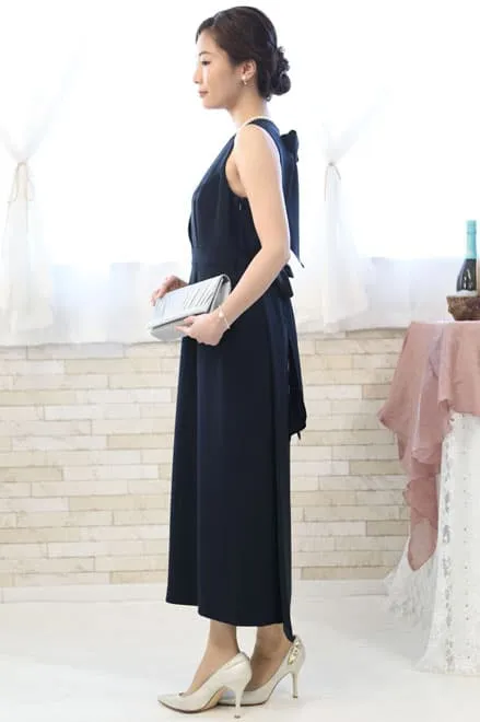 ネイビーのホルターネック風Iラインロングドレス