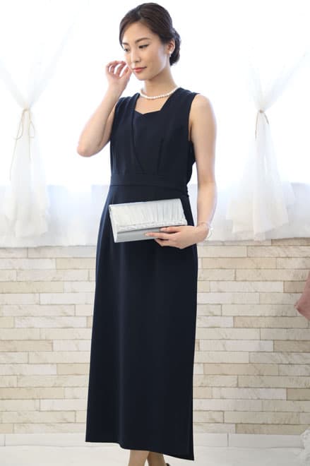 ネイビーのホルターネック風Iラインロングドレス