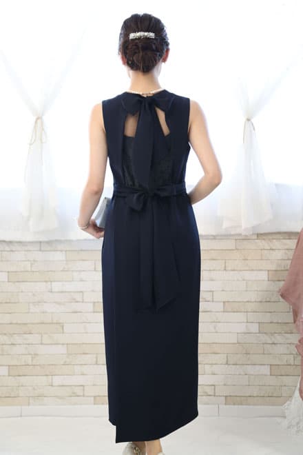 ネイビーのホルターネック風Iラインロングドレス