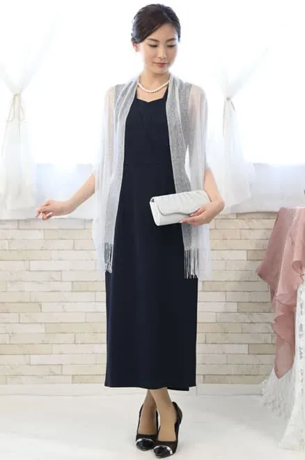 ネイビーのホルターネック風Iラインロングドレス