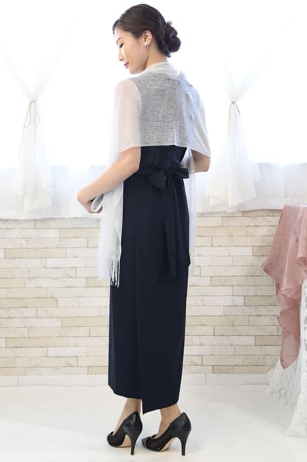 ネイビーのホルターネック風Iラインロングドレス