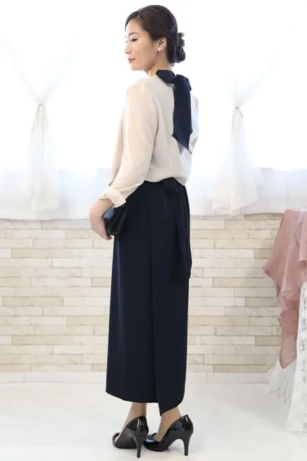 ネイビーのホルターネック風Iラインロングドレス