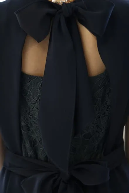 ネイビーのホルターネック風Iラインロングドレス