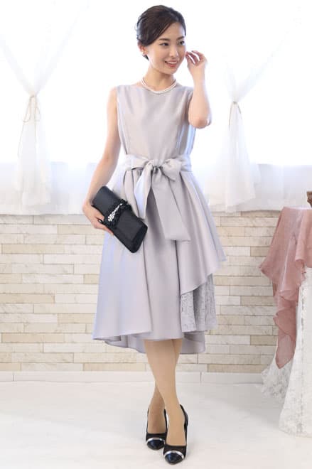 シルバーのポイントレースウエストリボン付きドレス