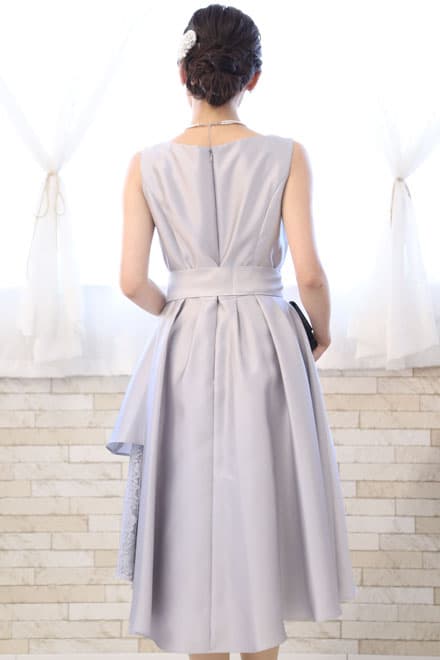 シルバーのポイントレースウエストリボン付きドレス