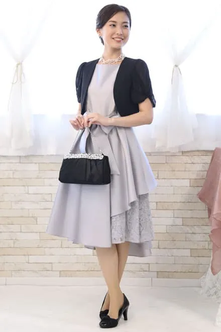 シルバーのポイントレースウエストリボン付きドレス