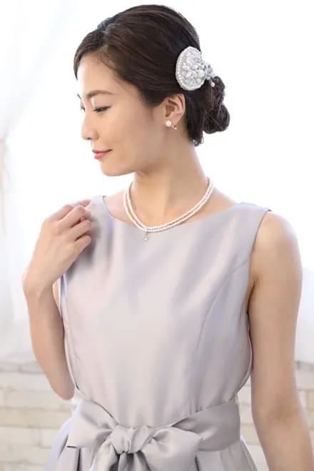 シルバーのポイントレースウエストリボン付きドレス