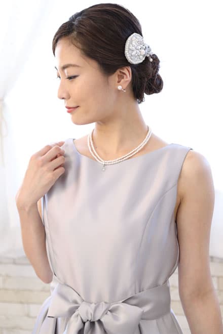 シルバーのポイントレースウエストリボン付きドレス