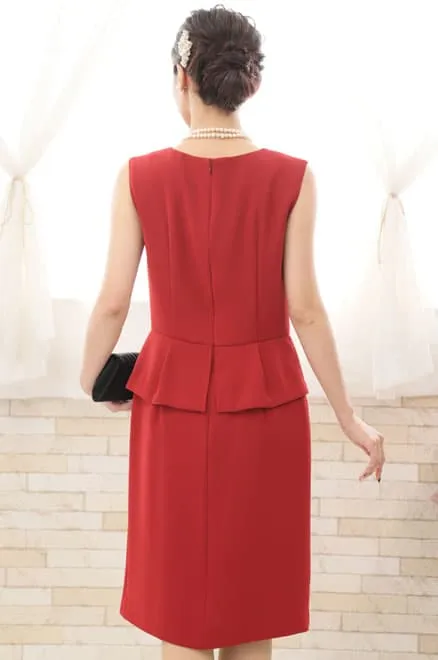 レッドのペプラムタイトドレス