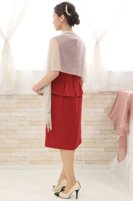 レッドのペプラムタイトドレス