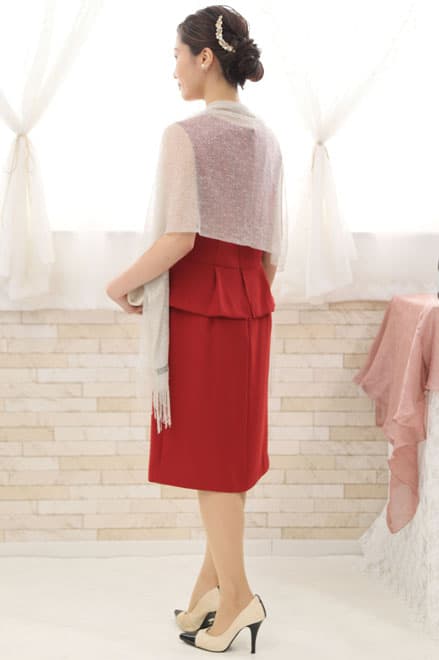 レッドのペプラムタイトドレス