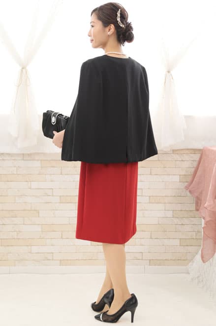 レッドのペプラムタイトドレス